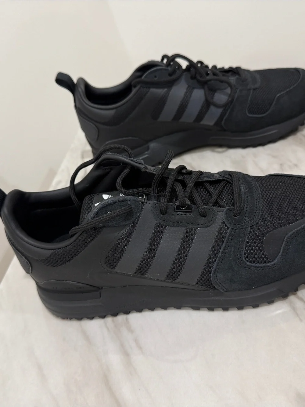adidas ZX 700 HD Sneakers - Black size 9.